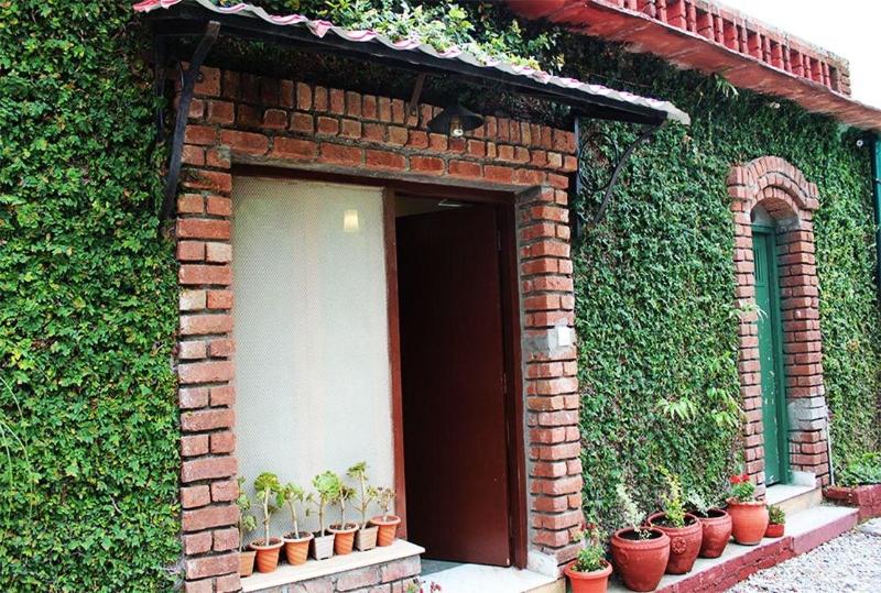 Jharipani Castle image