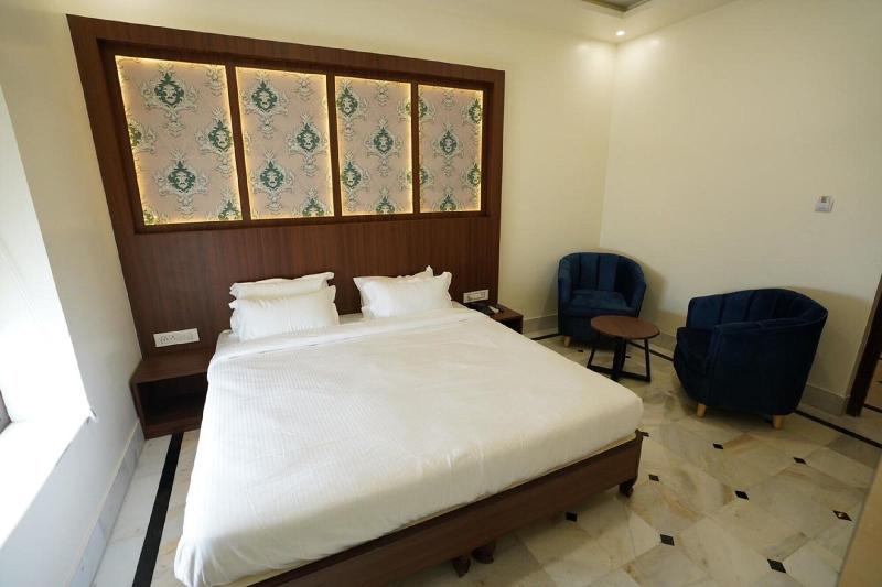 Hotel City Palace image