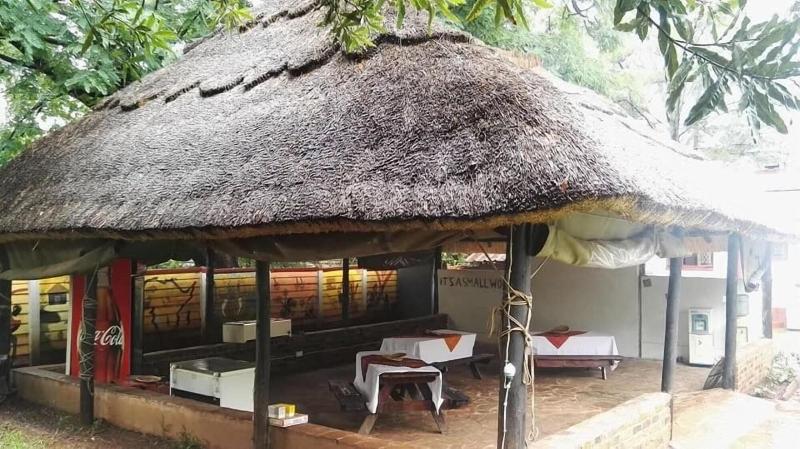 It's A Small World Backpackers Lodge - Hostel image