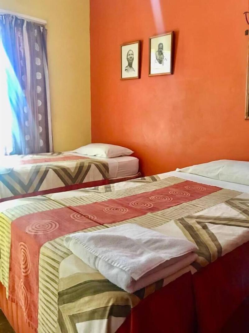 It's A Small World Backpackers Lodge - Hostel image