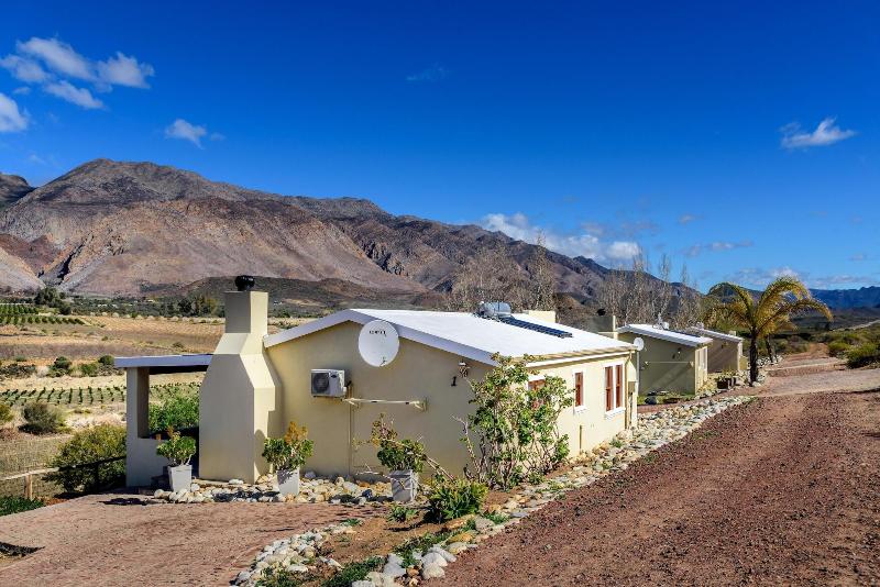 Bon Accord Farm Cottages — exterior view