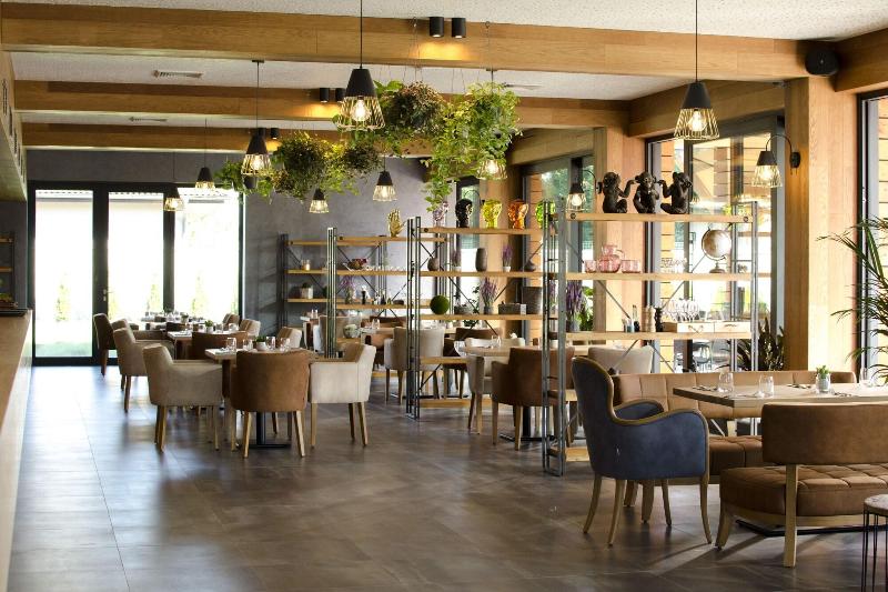 Azza Hotel & Restaurant image