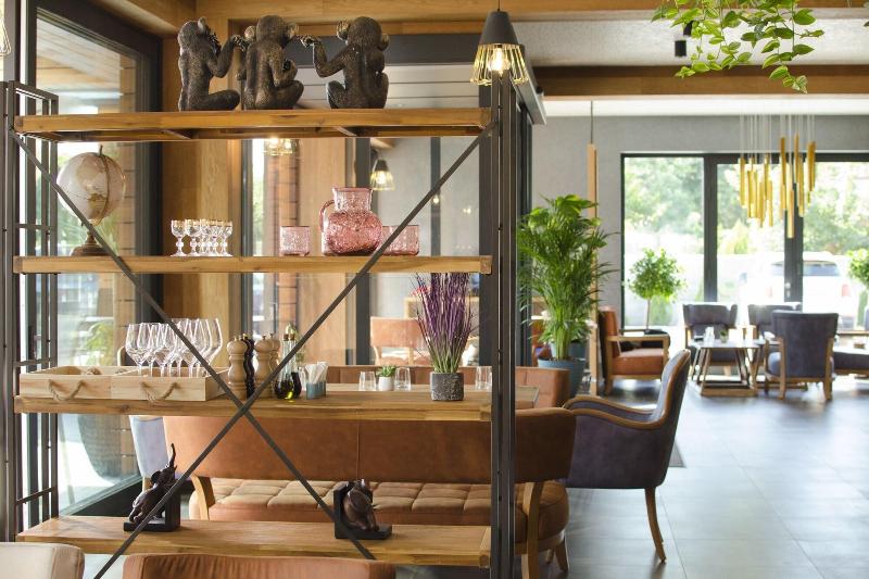 Azza Hotel & Restaurant image