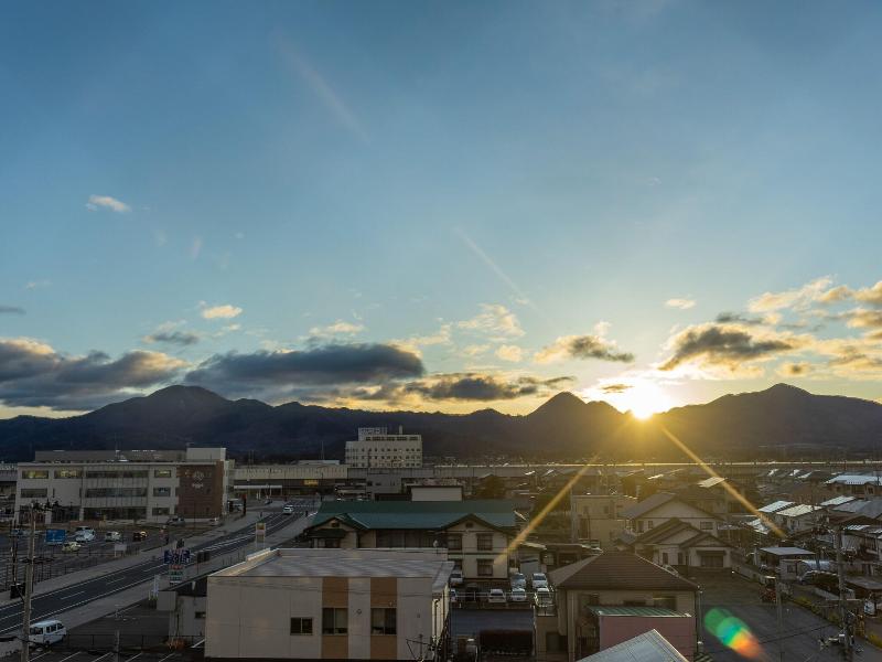 Super Hotel Yahabaeki Higashiguchi Tennen Onsen image