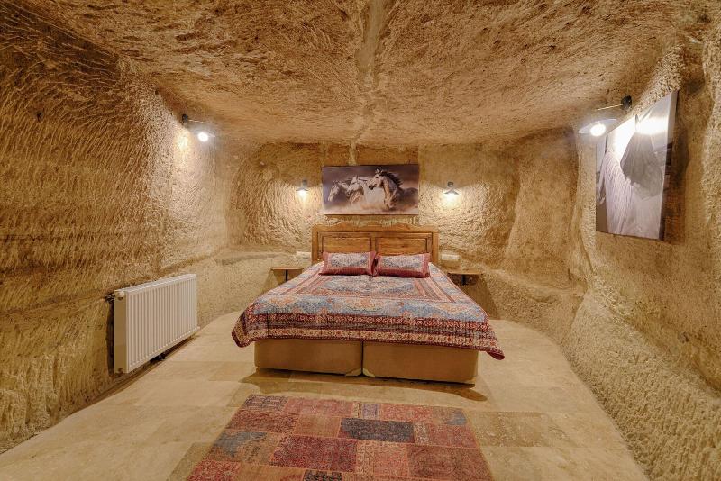 Avlu Cave House image