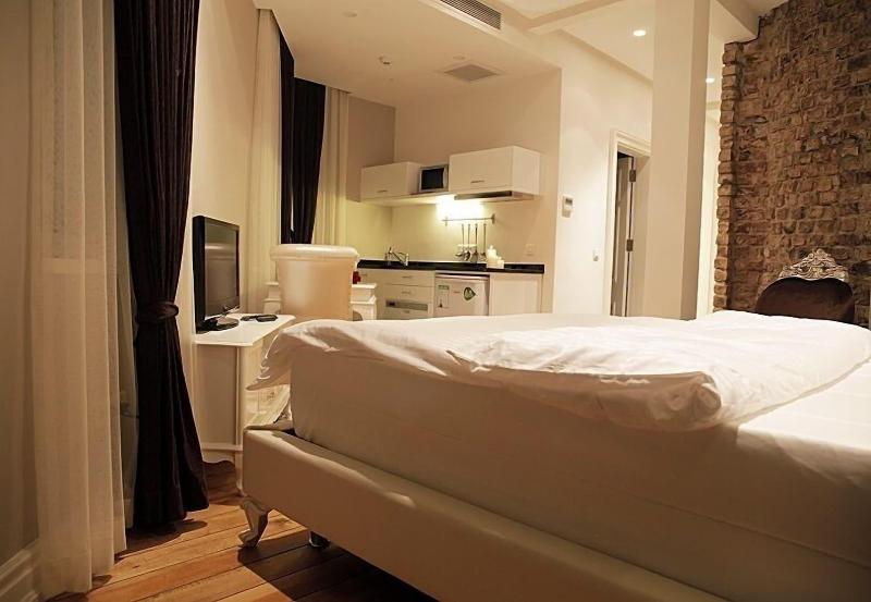 Frida Suites And Aparts image