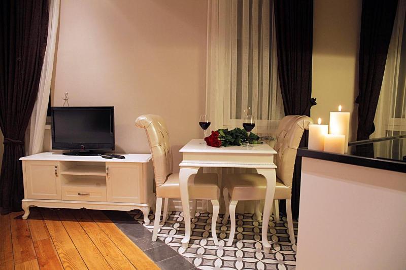Frida Suites And Aparts image