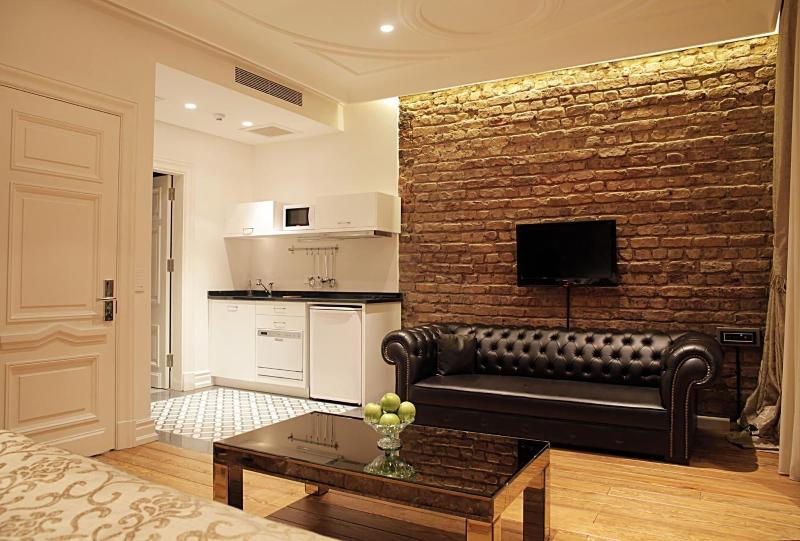 Frida Suites And Aparts image