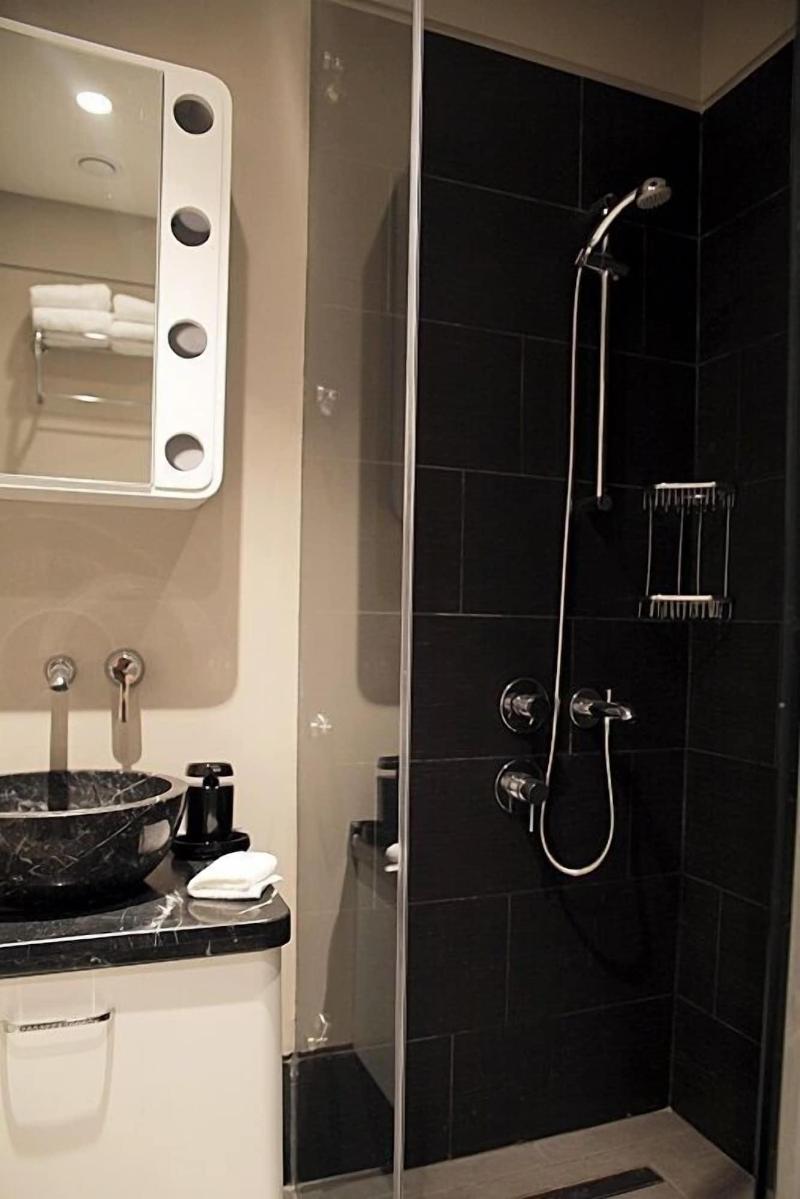 Frida Suites And Aparts image