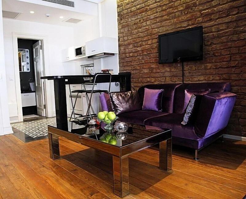 Frida Suites And Aparts image