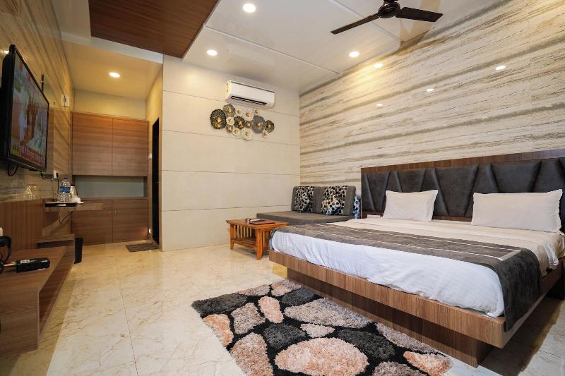 Hotel Kumar Plaza image