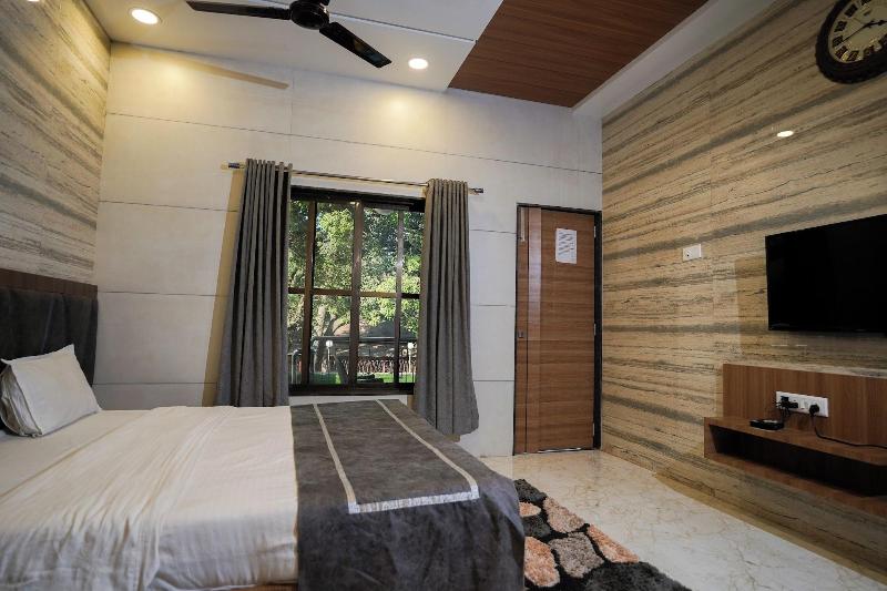 Hotel Kumar Plaza image