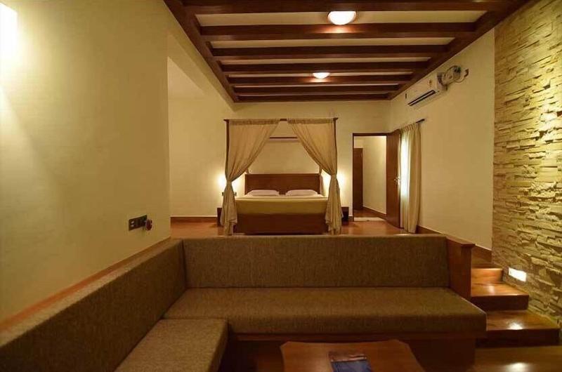 Sai Vishram Beach Resort Byndoor image 3