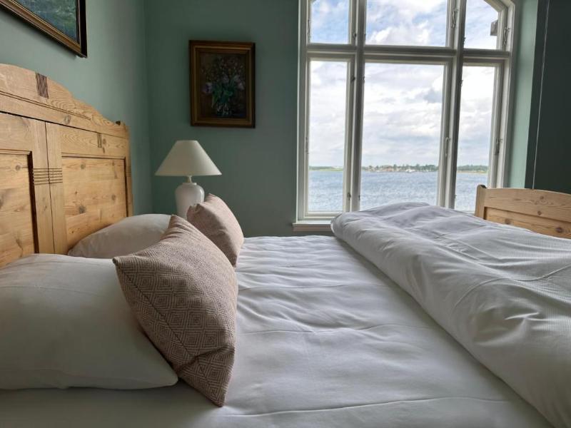 Aaroesund Badehotel image