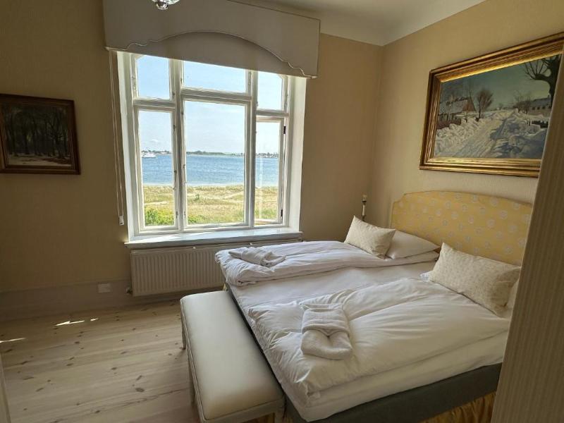 Aaroesund Badehotel image