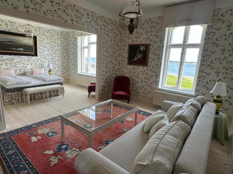 Aaroesund Badehotel image