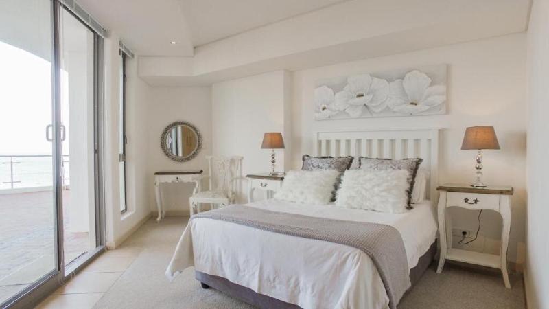 Hibernian Towers 505 Apartments image
