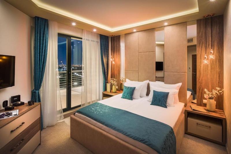 DOUBLE WITHOUT BALCONY