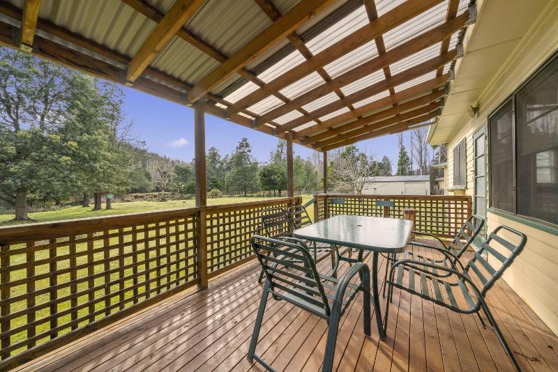 Giants Table and Cottages image