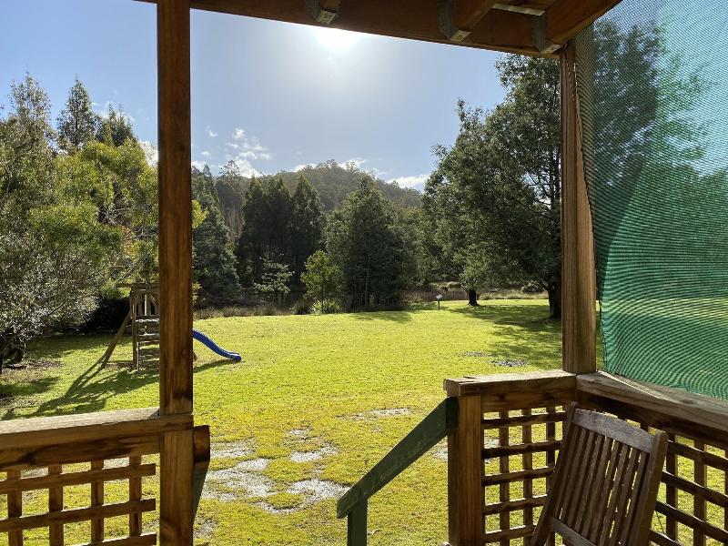 Giants Table and Cottages image