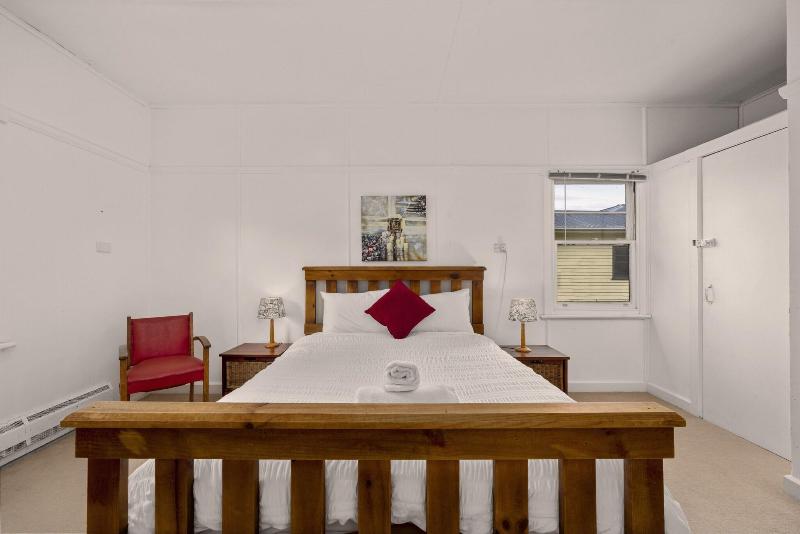 Giants Table and Cottages image
