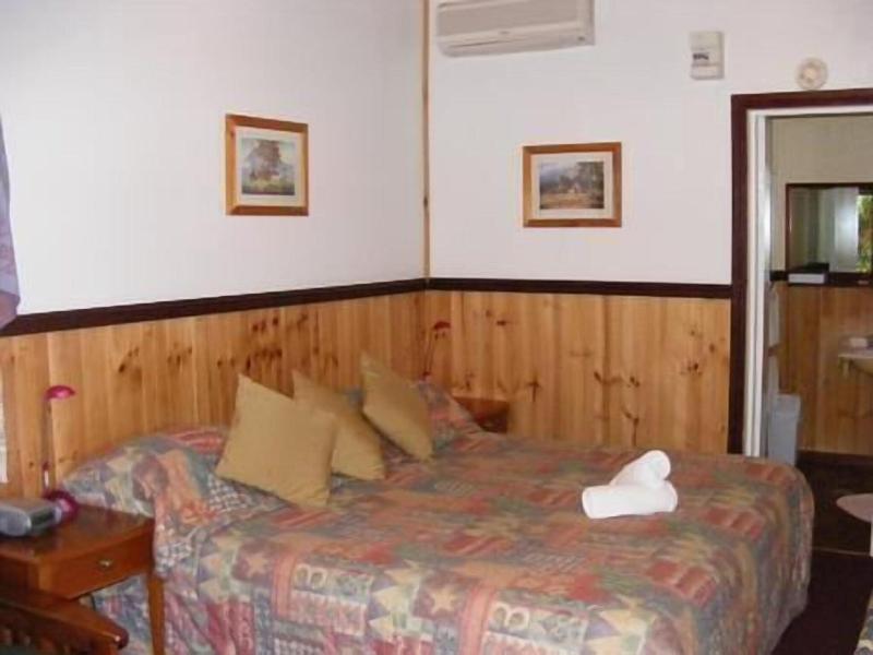 Cedar Lodge Cabins image