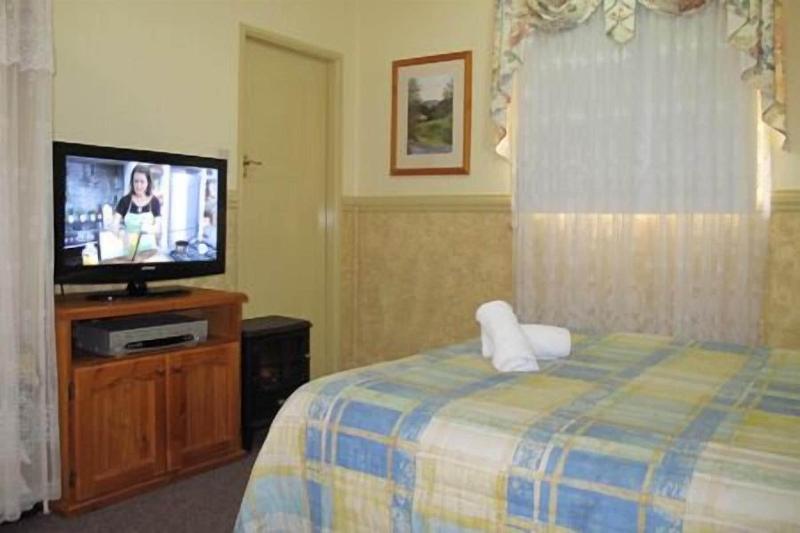 Cedar Lodge Cabins image