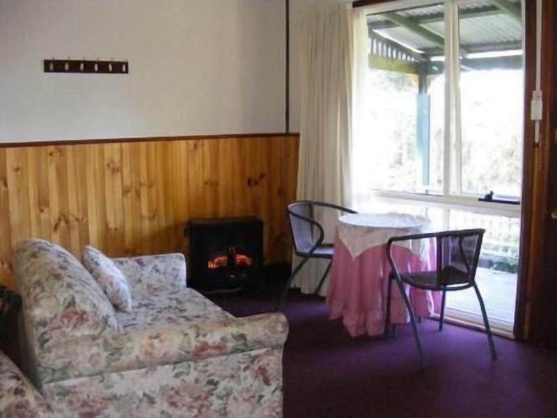 Cedar Lodge Cabins image