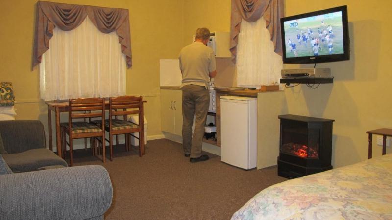 Cedar Lodge Cabins image