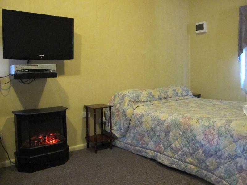 Cedar Lodge Cabins image