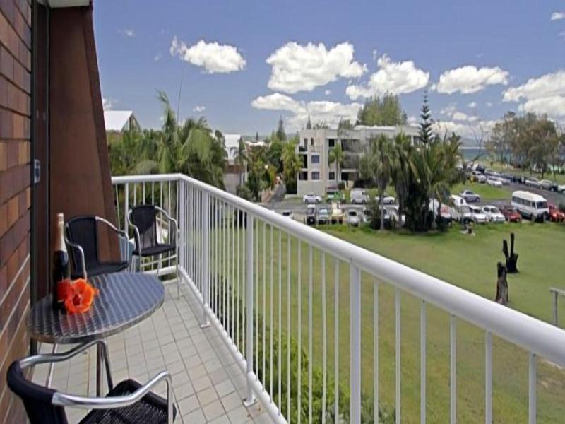 Main Beach Apartments image