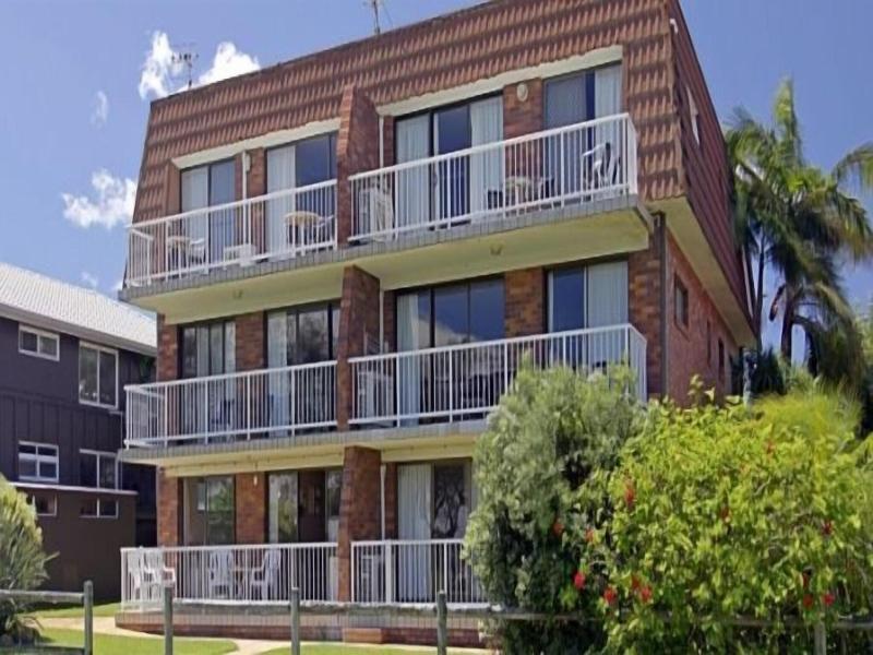 Main Beach Apartments image