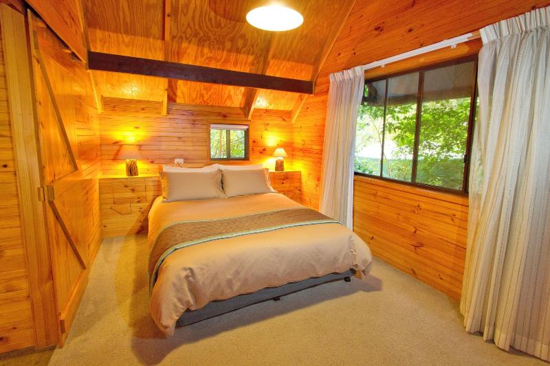 Mt Glorious Getaways image