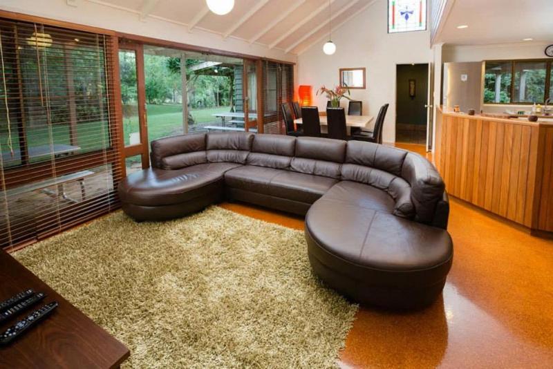 Mt Glorious Getaways image