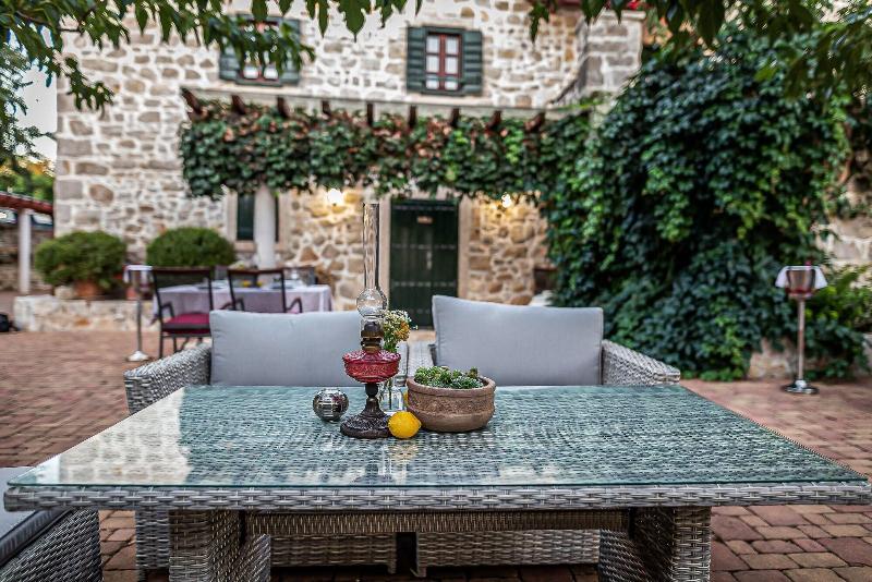 Heritage Hotel Raznjevica Dvori image