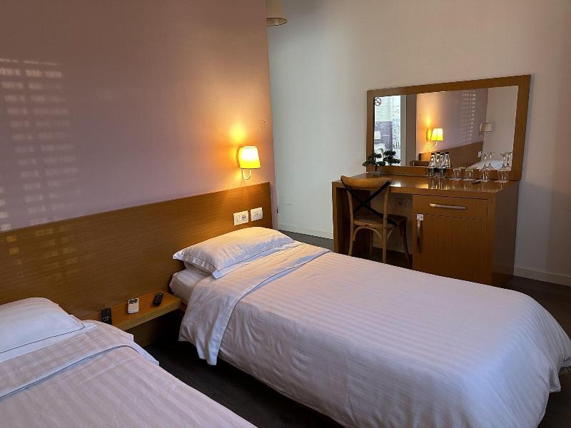 Hotel Green House image