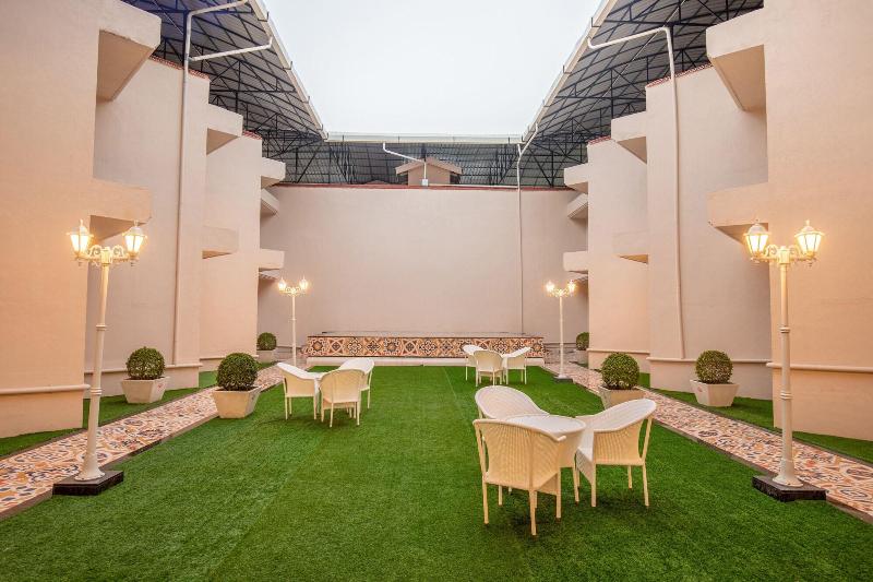Hotel Pleasant Stay - La Flora image