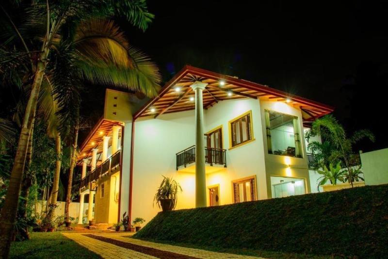 Villa White image
