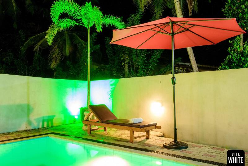 Villa White image