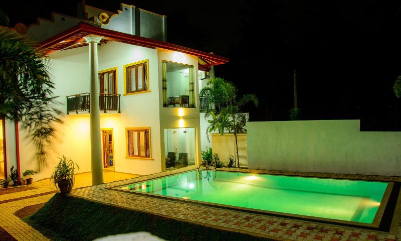 Villa White image