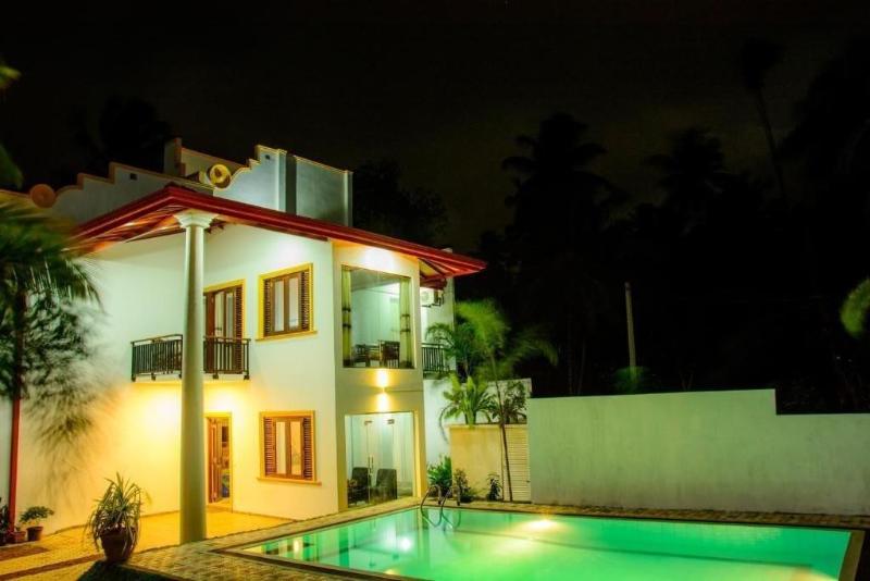 Villa White image