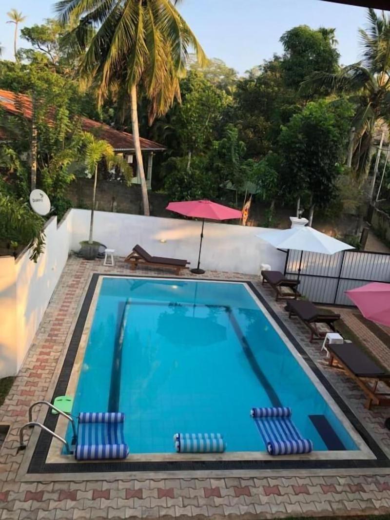 Villa White image