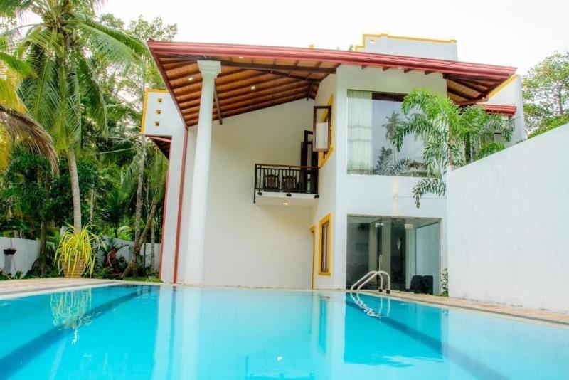 Villa White image