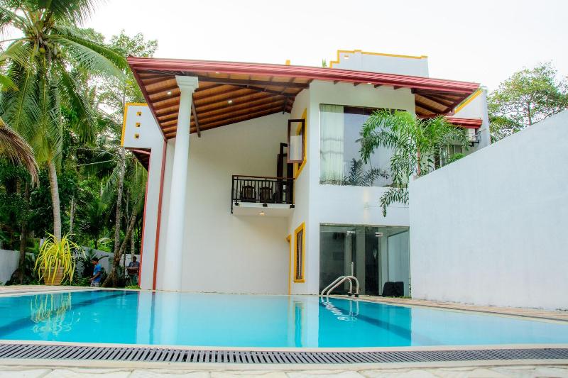 Villa White image