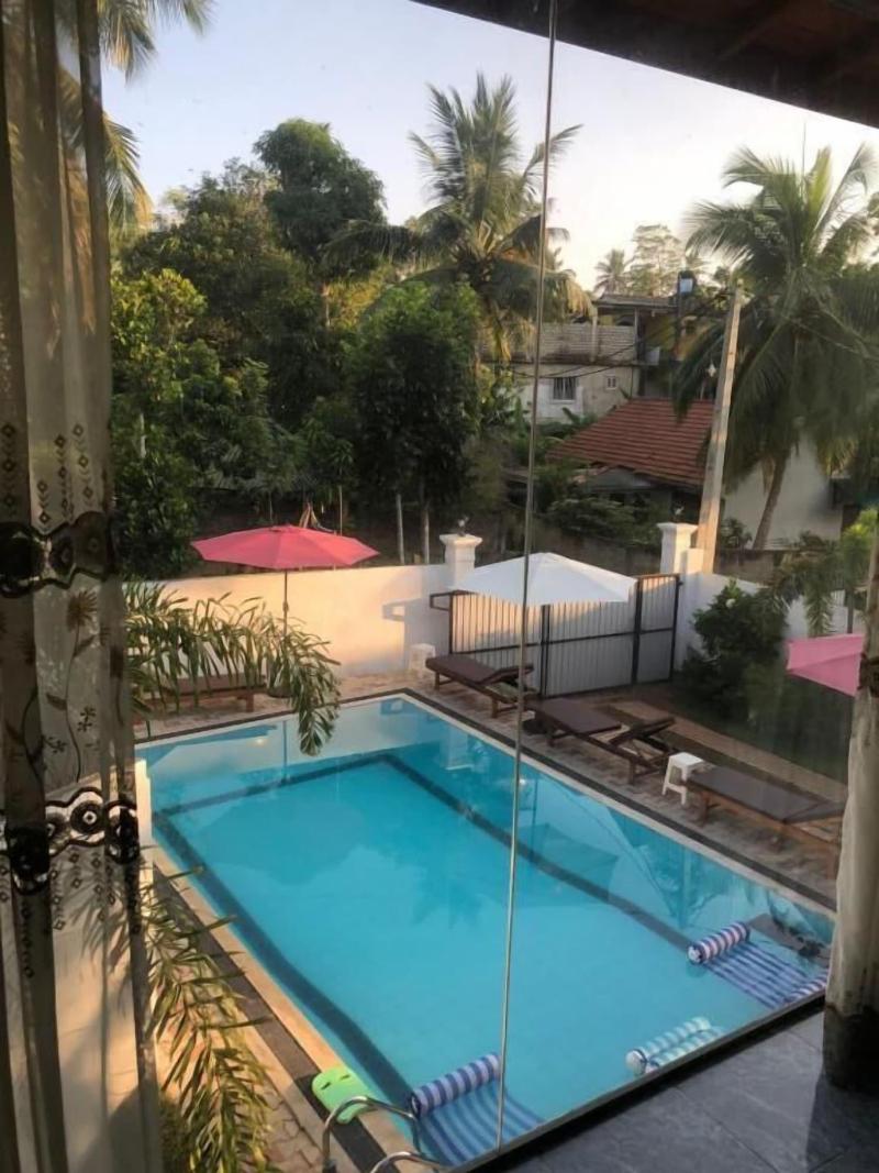 Villa White image