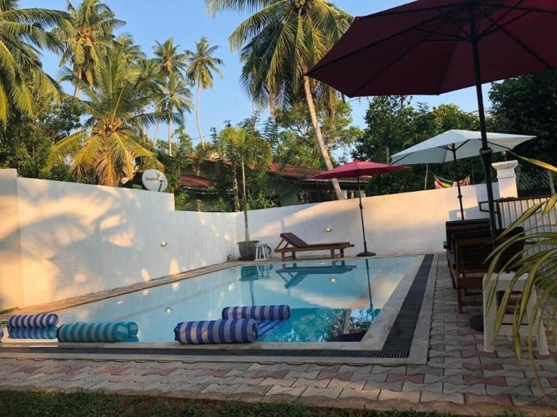 Villa White image