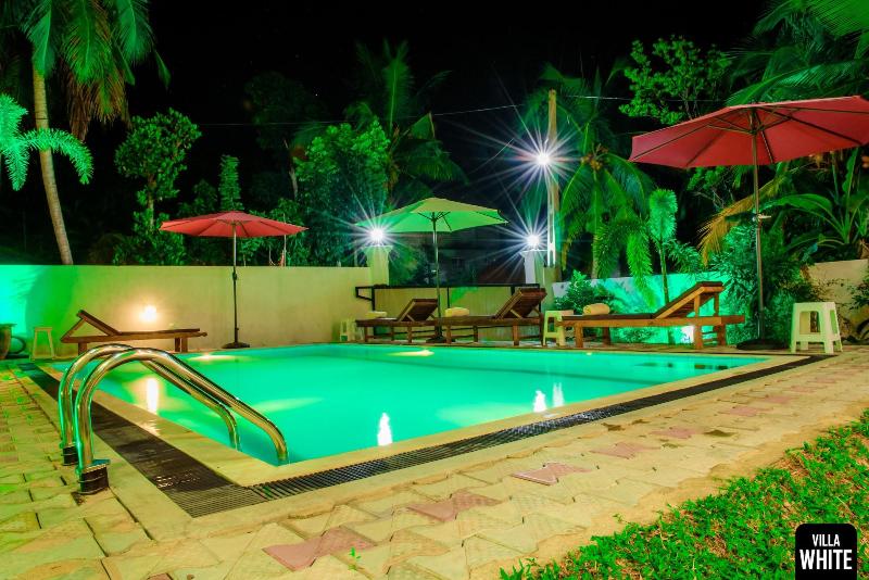 Villa White image