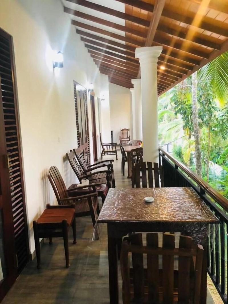 Villa White image