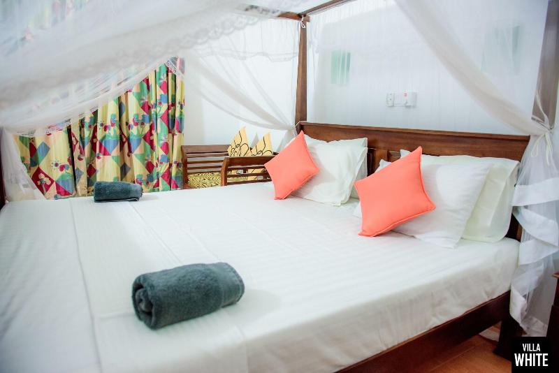 Villa White image