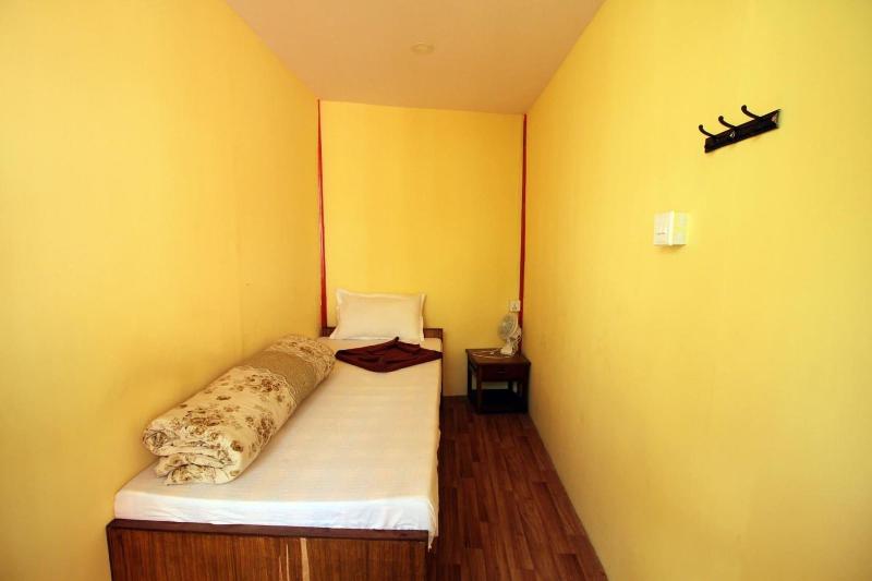 Beehive Hostel image
